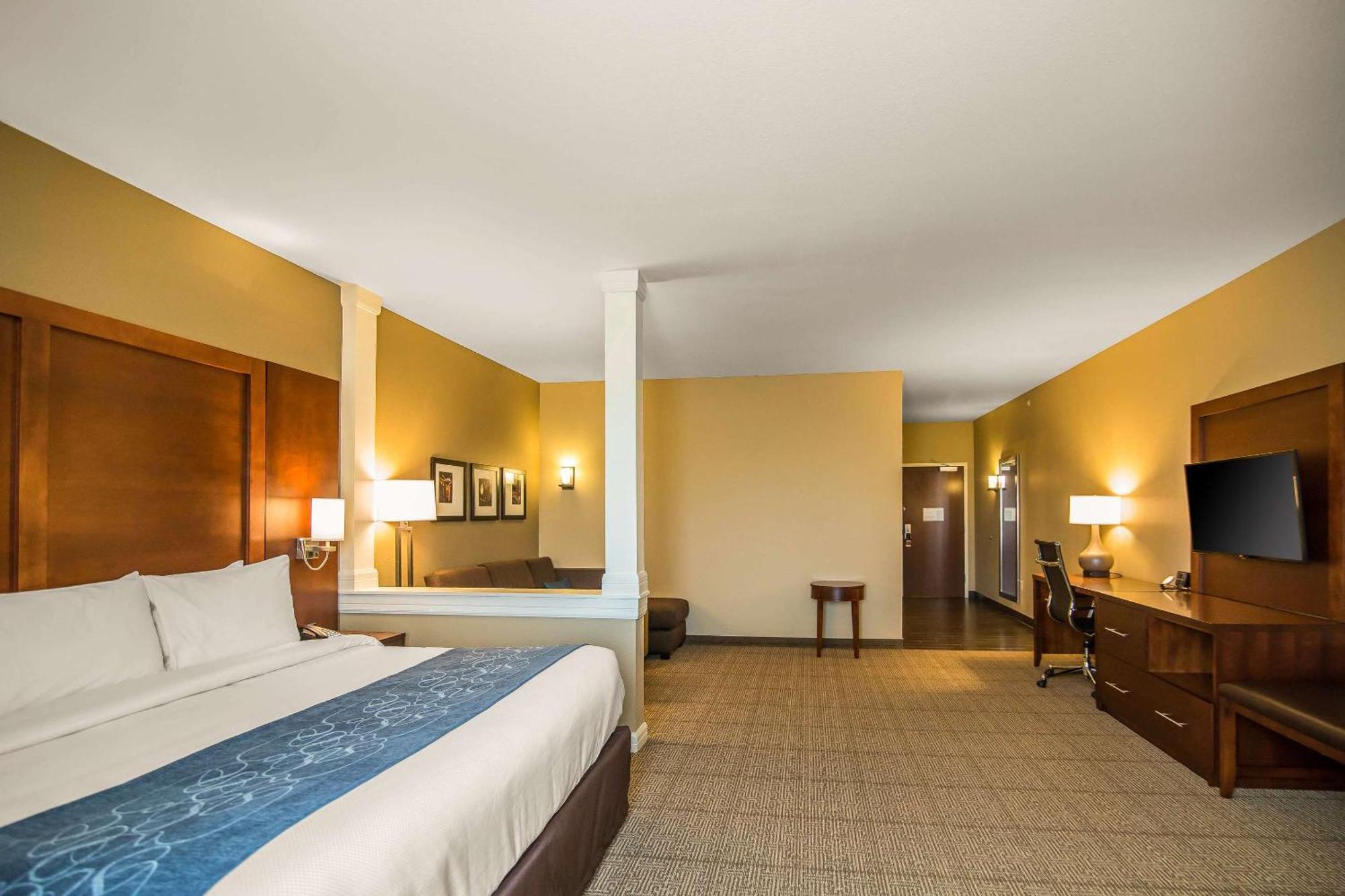 Comfort Suites - Додж Сити Екстериор снимка