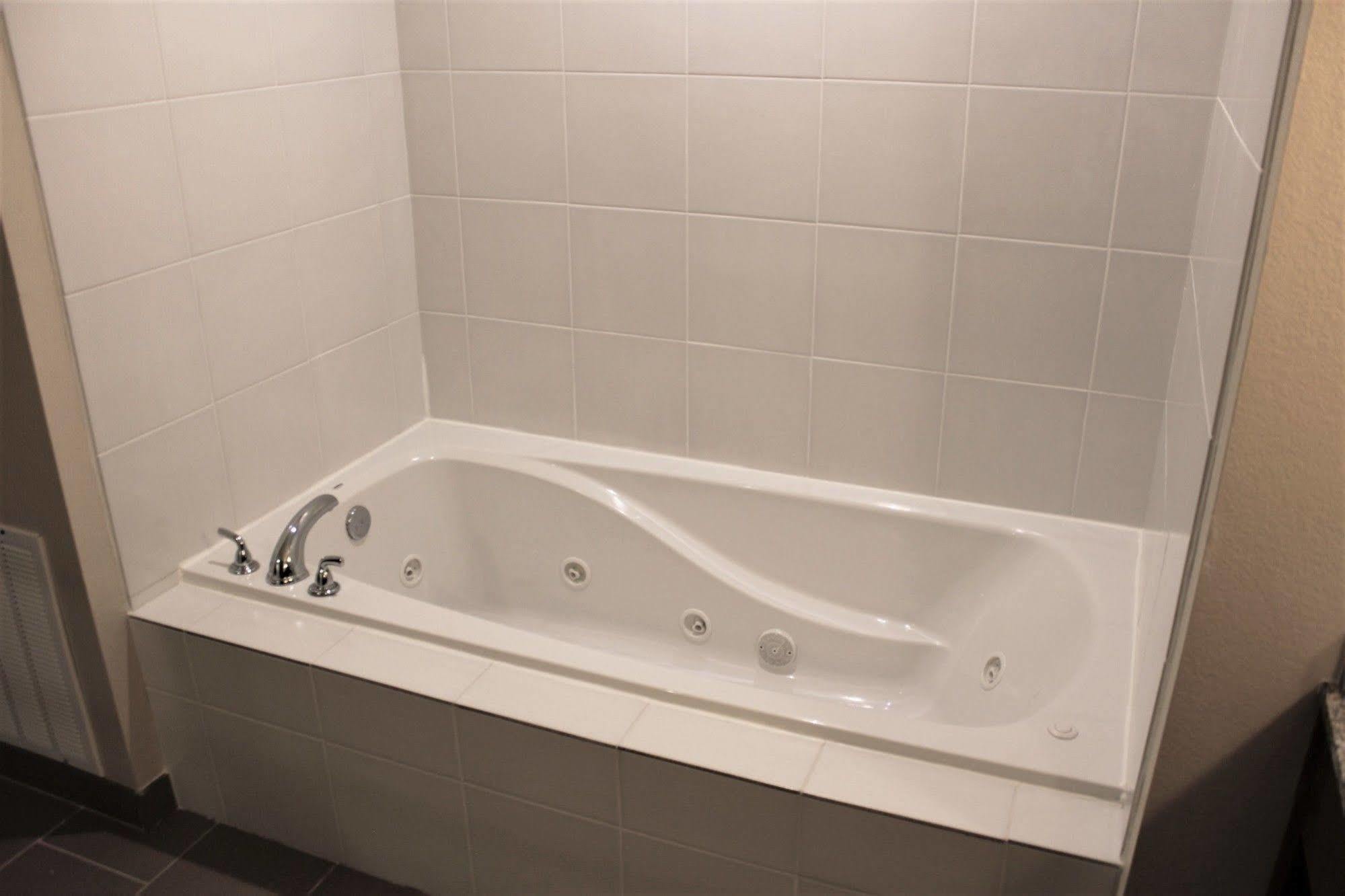 Comfort Suites - Додж Сити Екстериор снимка